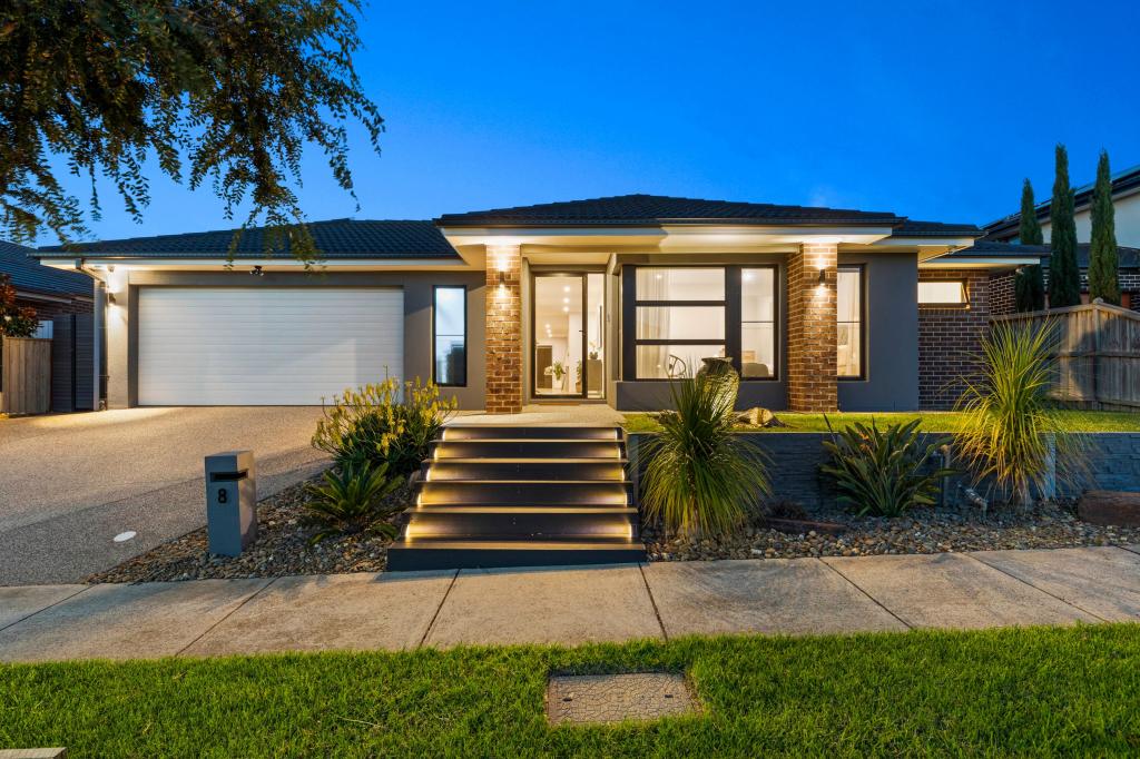8 Lysanne Cres, Berwick, VIC 3806
