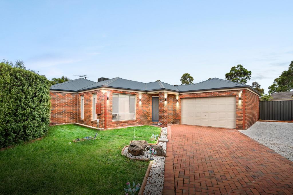 5 Radiata Cl, Manor Lakes, VIC 3024