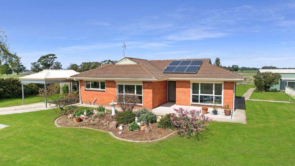 18 Curragh Moor Rd, Carisbrook, VIC 3464