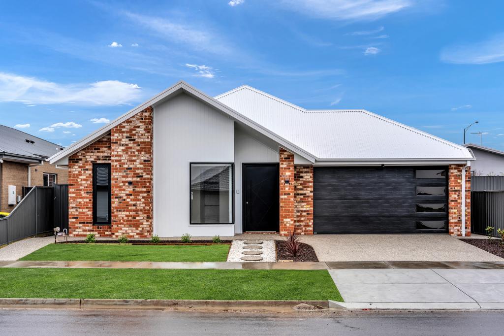 56 Hutchinson Dr, Lucas, VIC 3350