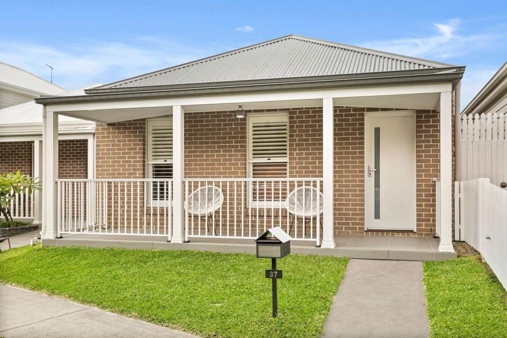 37 CURRAMORE TCE, TULLIMBAR, NSW 2527