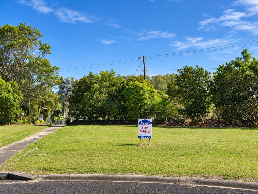 11 PELICAN CL, TULLY HEADS, QLD 4854