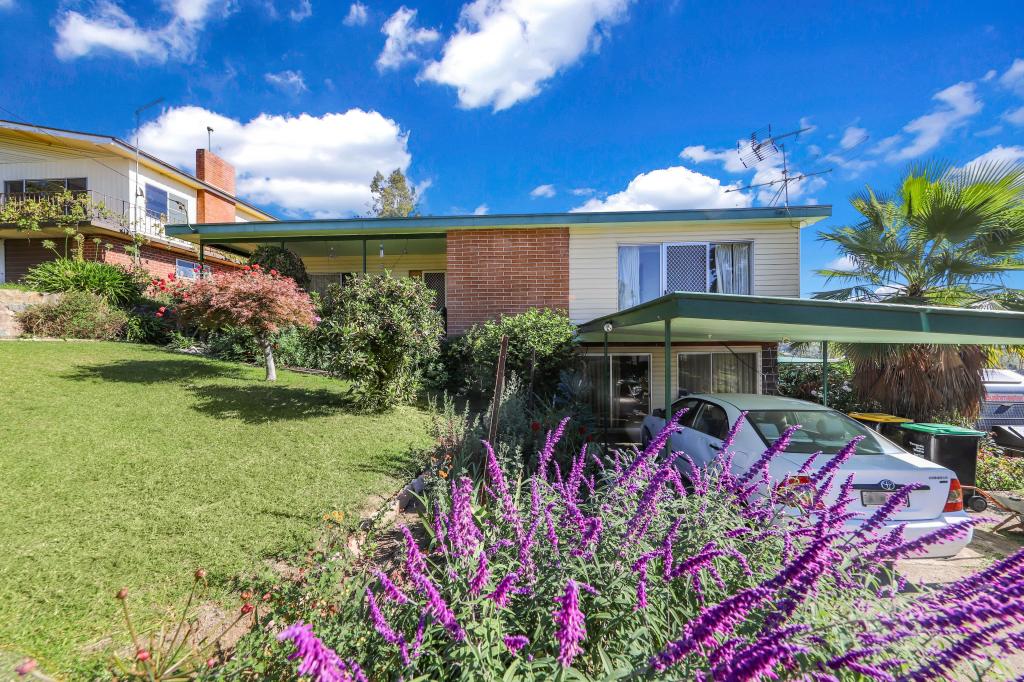 33 DALHUNTY ST, TUMUT, NSW 2720