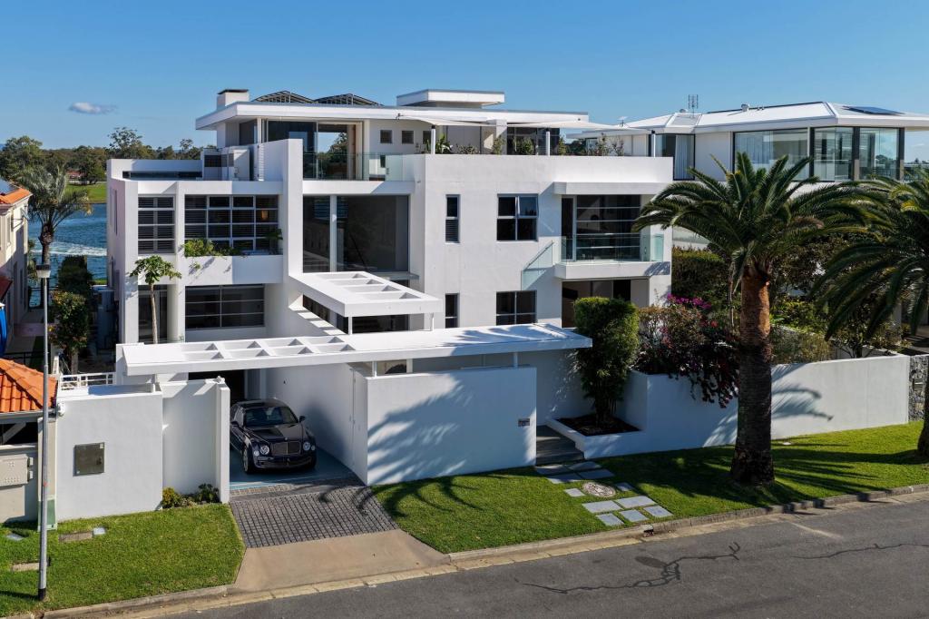 117 Commodore Dr, Surfers Paradise, QLD 4217