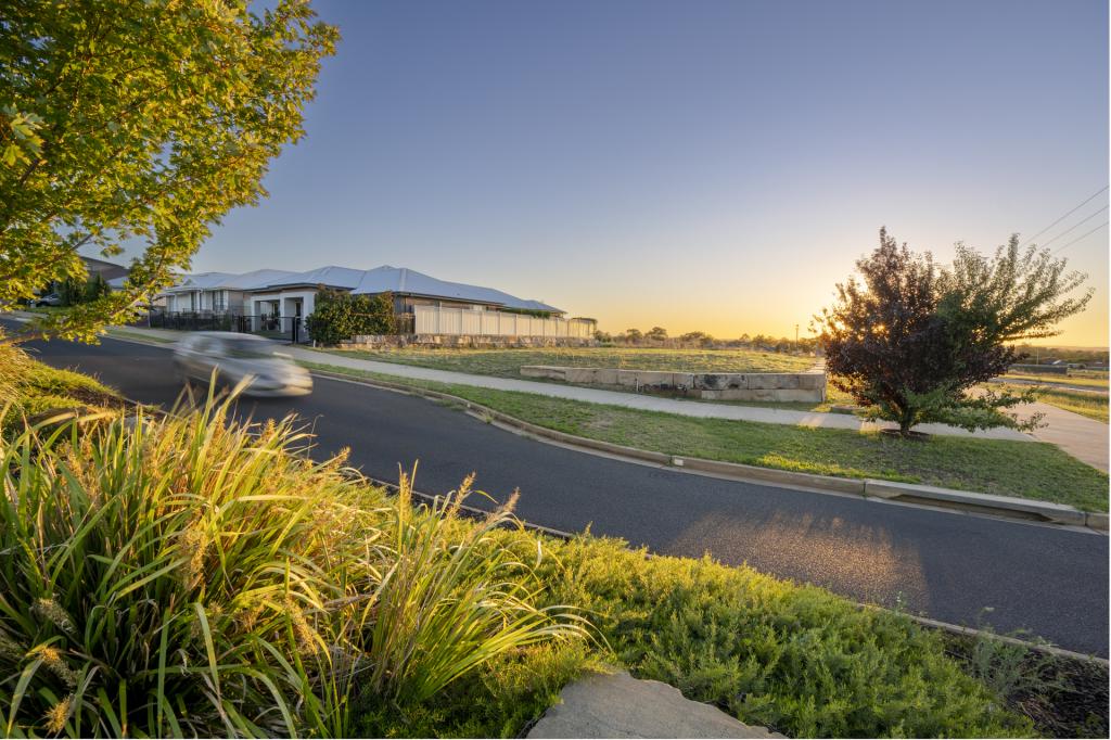 1 CHAMPAGNE DR, DUBBO, NSW 2830