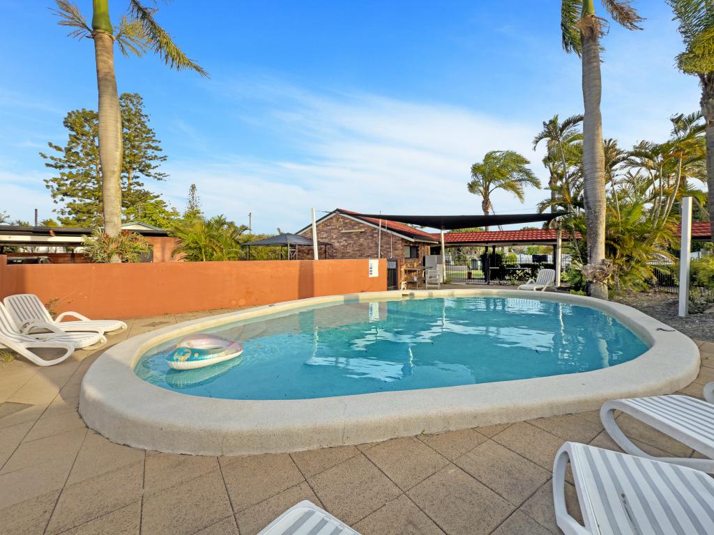 2/92 CYPRESS ST, TORQUAY, QLD 4655