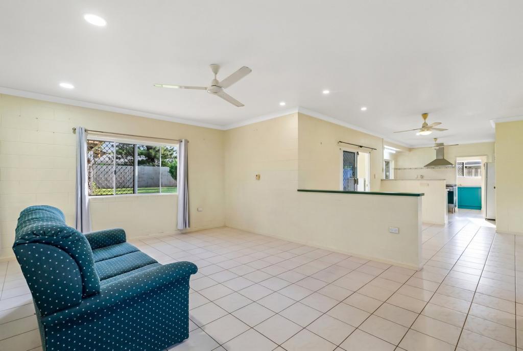 9 Somerset Cl, Bentley Park, QLD 4869