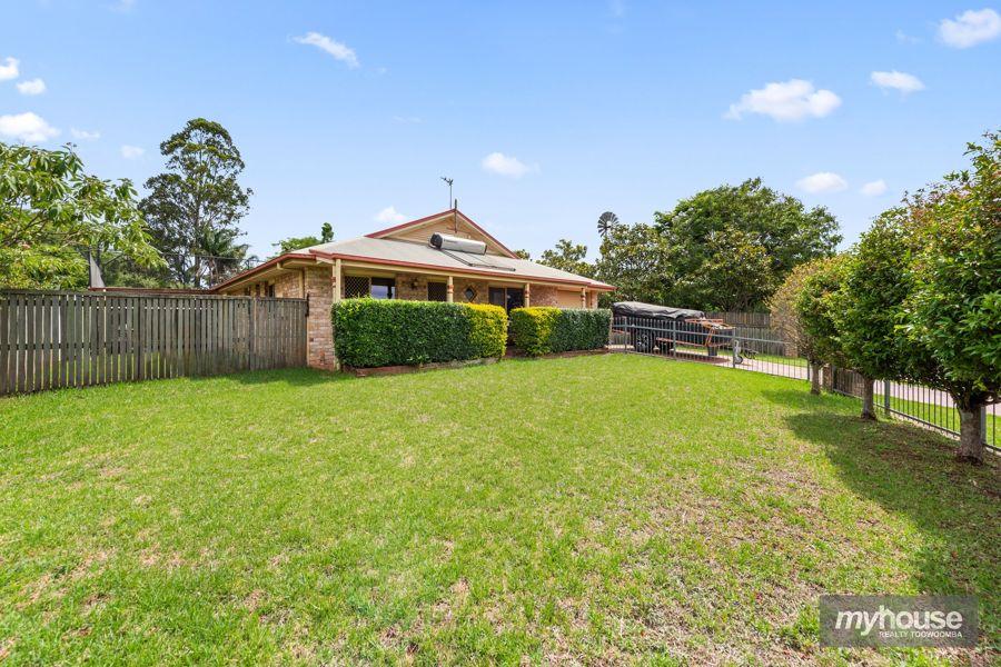 8 Bushnell Ct, Rockville, QLD 4350