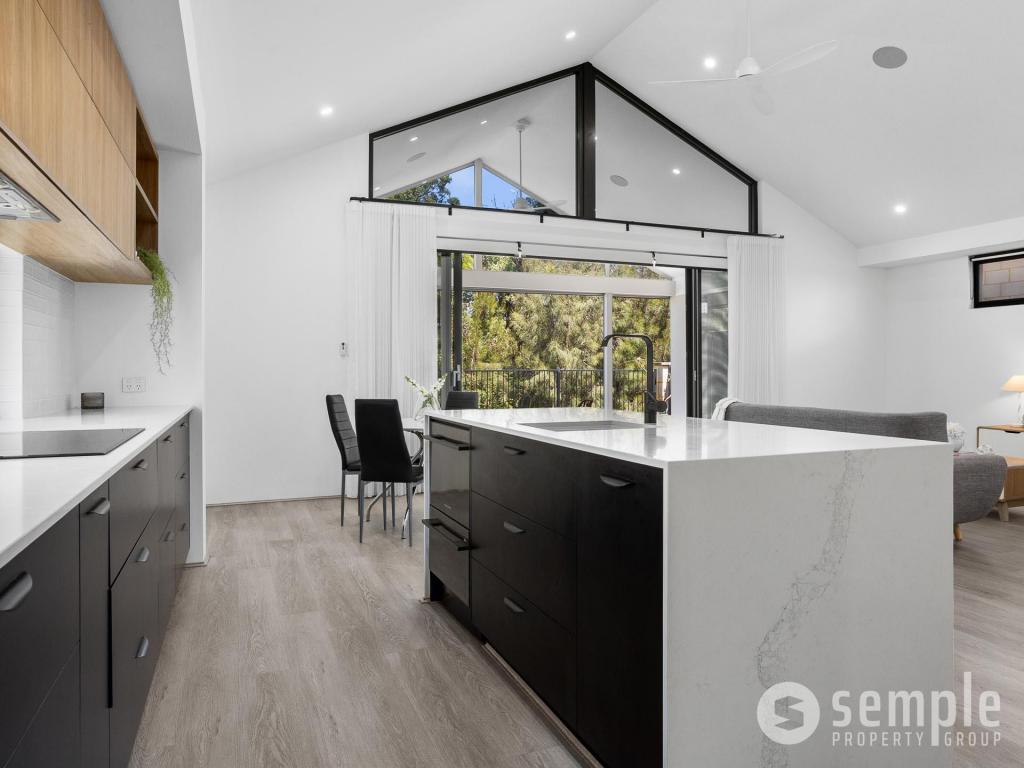 8 Erie Lane, Lake Coogee, WA 6166