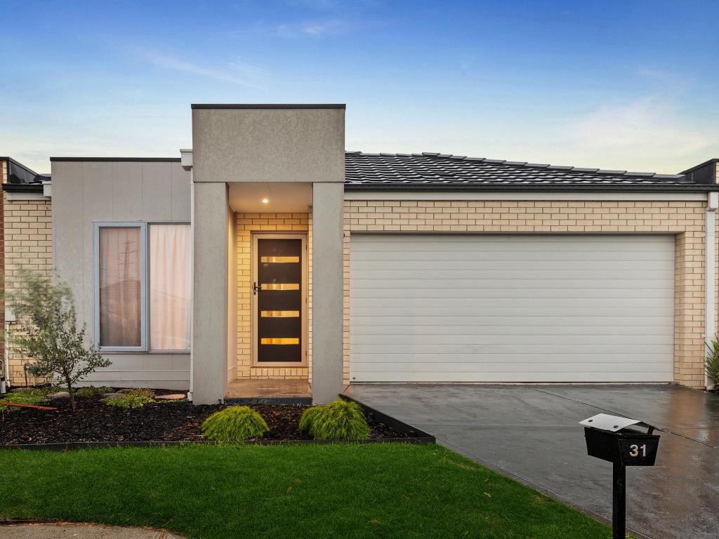 31 Woodright Cct, Cranbourne, VIC 3977