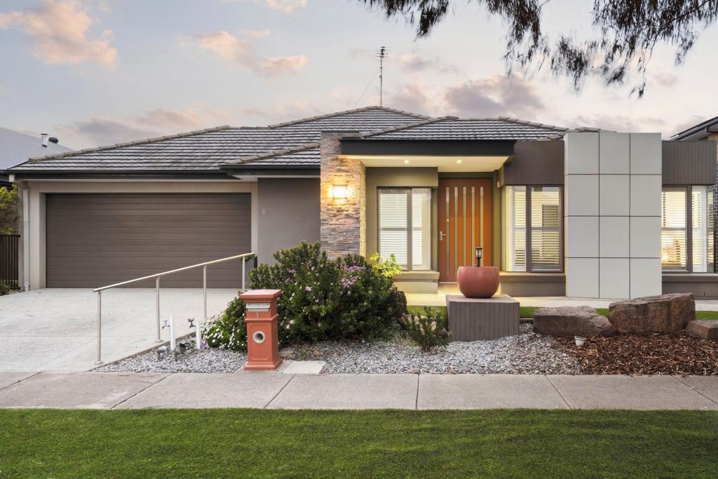 9 SILKY OAK LANE, ARMSTRONG CREEK, VIC 3217