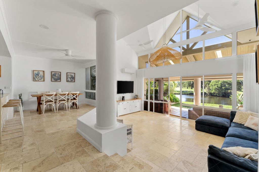 4 Lippit/125 Santa Cruz Bvd, Clear Island Waters, QLD 4226