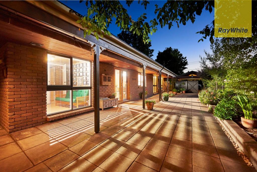 11 Beckenham Dr, Ferntree Gully, VIC 3156