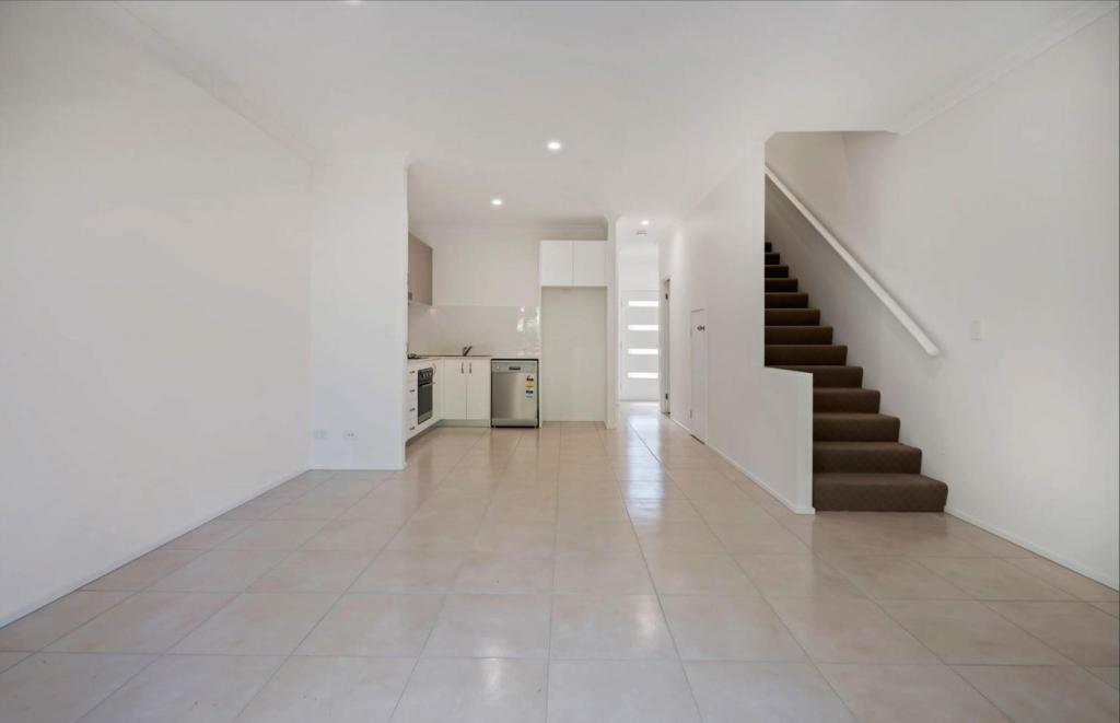 30/460 PINE RIDGE RD, COOMBABAH, QLD 4216