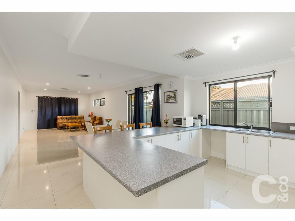 208 Lambeth Cir, Wellard, WA 6170
