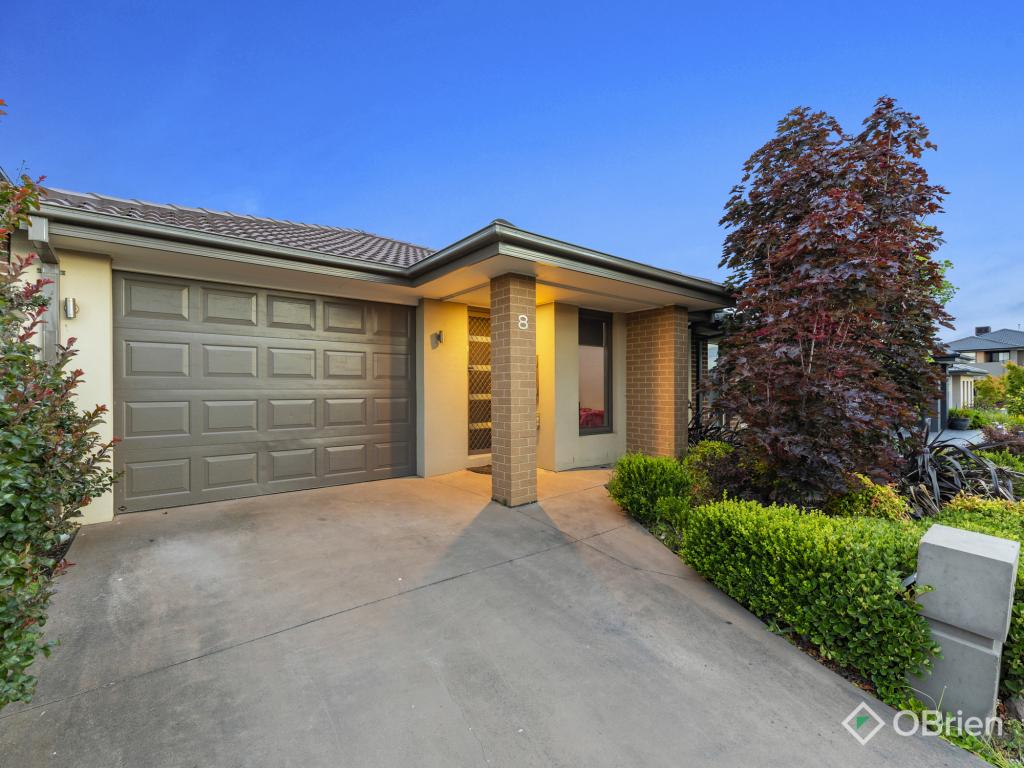 8 Trainers Way, Clyde North, VIC 3978