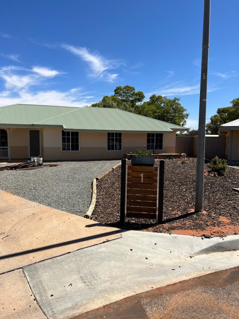 1 Grevillea Cl, Roxby Downs, SA 5725