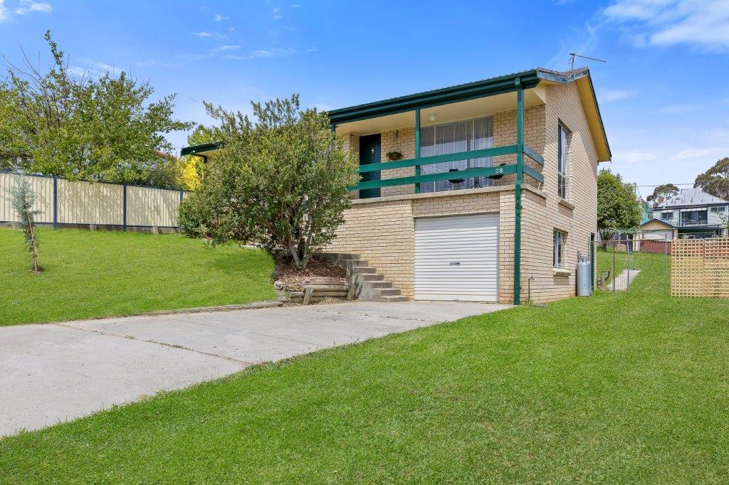 28 Piper St, Portland, NSW 2847