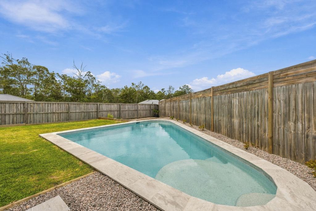 28 Scenic Dr, Southside, QLD 4570