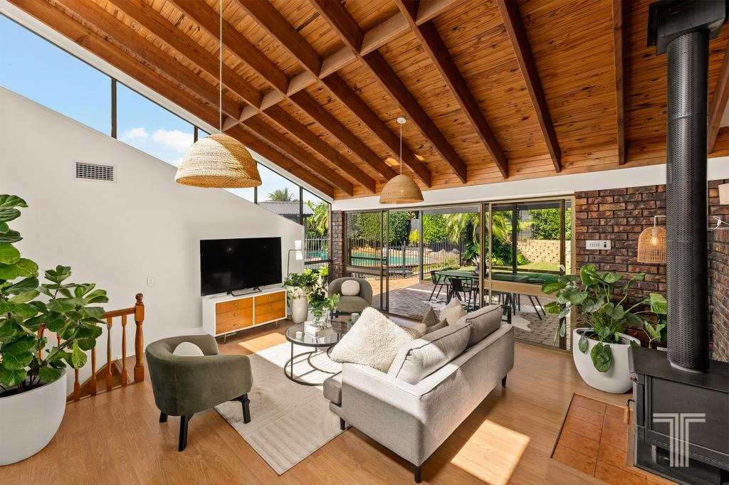 18 Banwell Cres, Carindale, QLD 4152