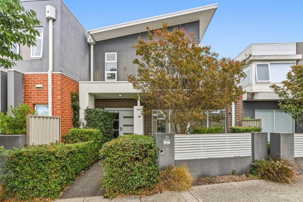 32 DEBRA AVE, PAKENHAM, VIC 3810