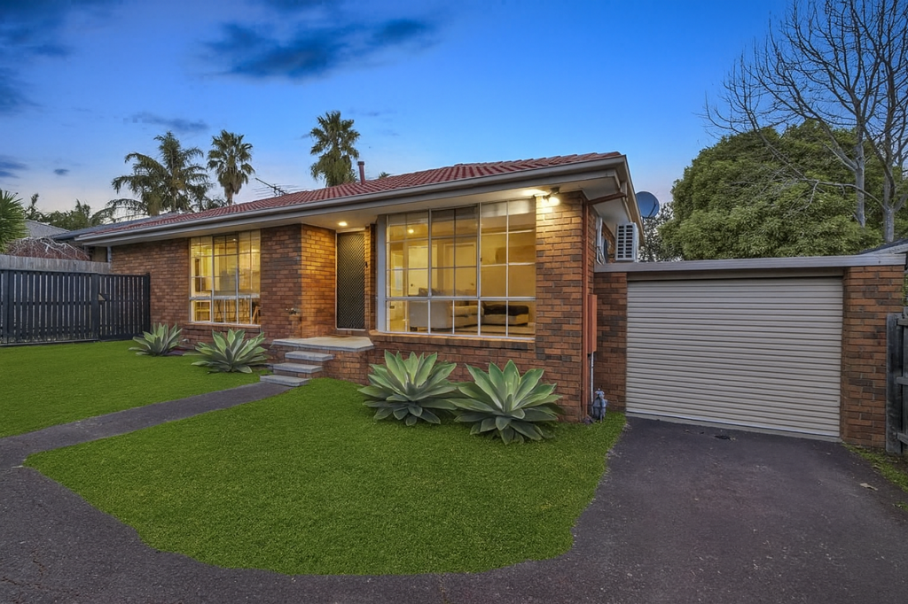 2/46 Arthur Phillip Dr, Endeavour Hills, VIC 3802