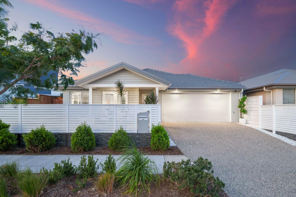 124 Lakeview Prom, Newport, QLD 4020
