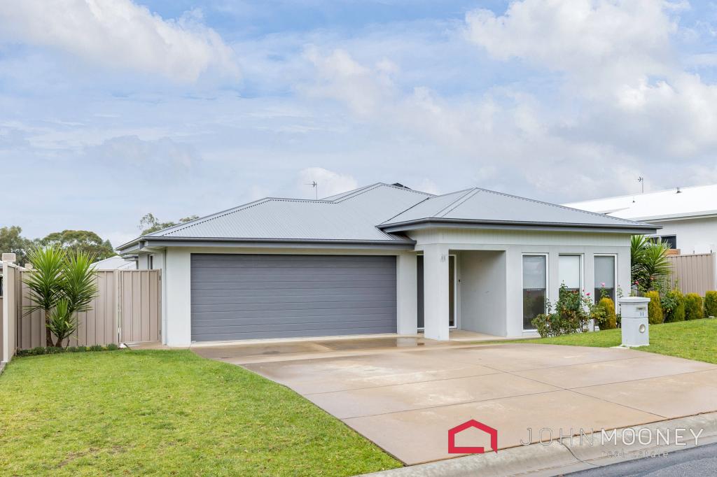 11 Mullagh Cres, Boorooma, NSW 2650