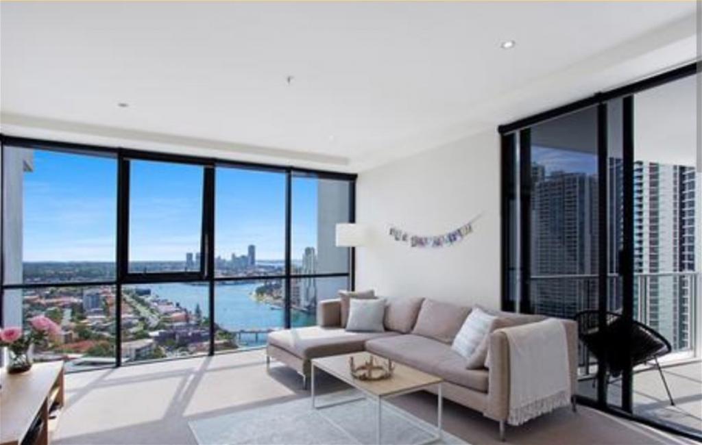 02/4 Wahroonga Pl, Surfers Paradise, QLD 4217