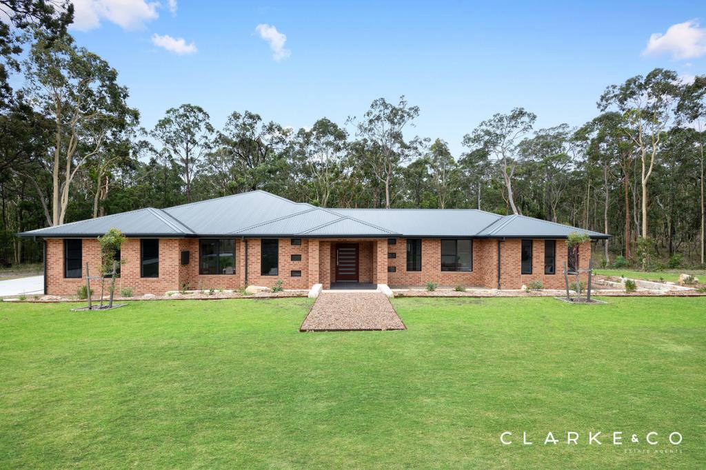 8 Honeyeater Pl, Thornton, NSW 2322