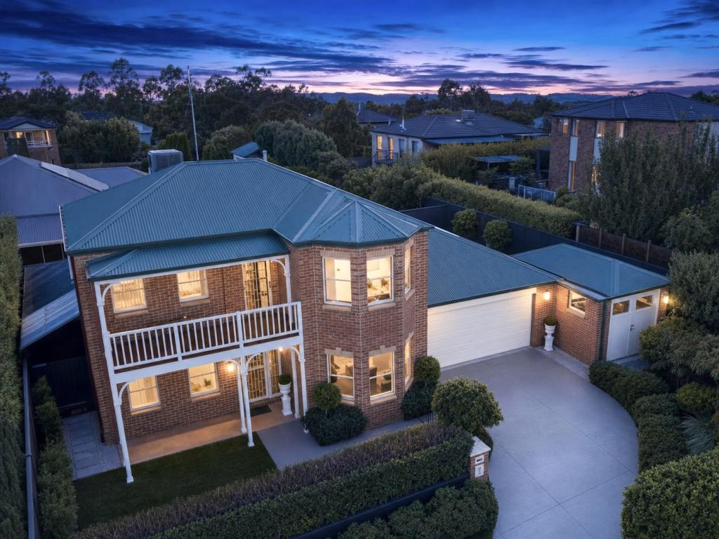 7 Palmerston Pl, Highton, VIC 3216