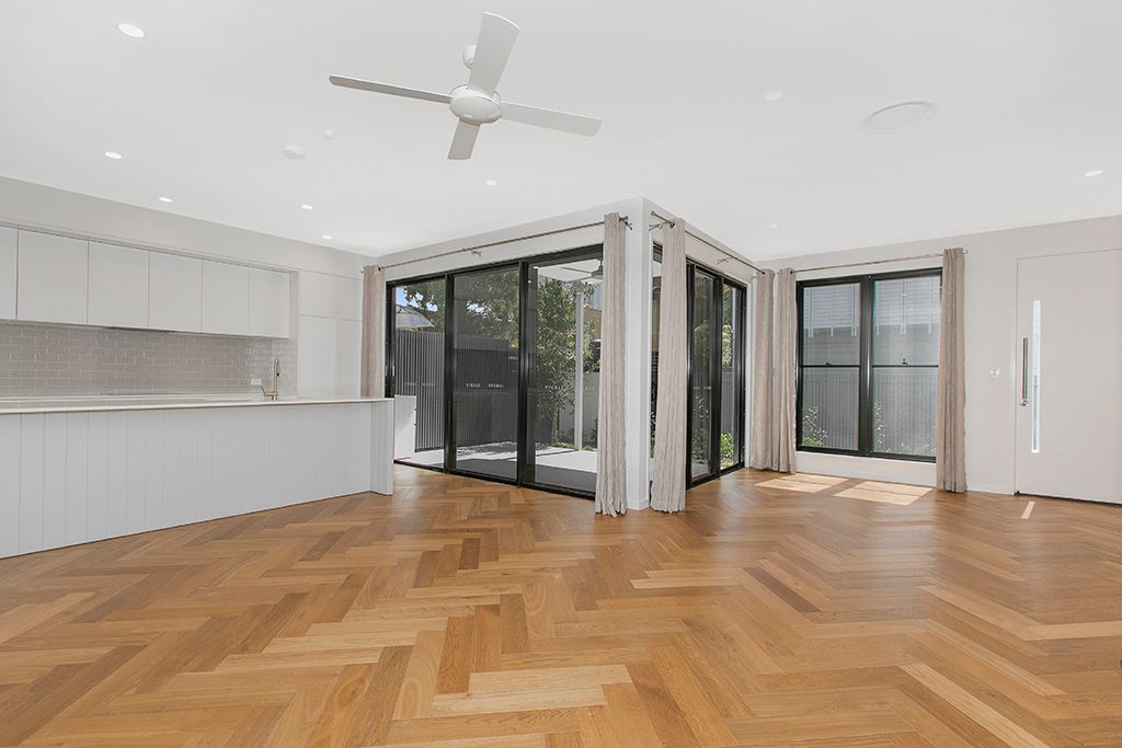 2/14 ALLEN ST, HAMILTON, QLD 4007