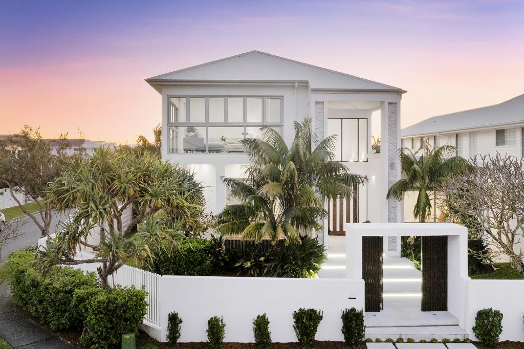 18 CYLINDERS DR, KINGSCLIFF, NSW 2487