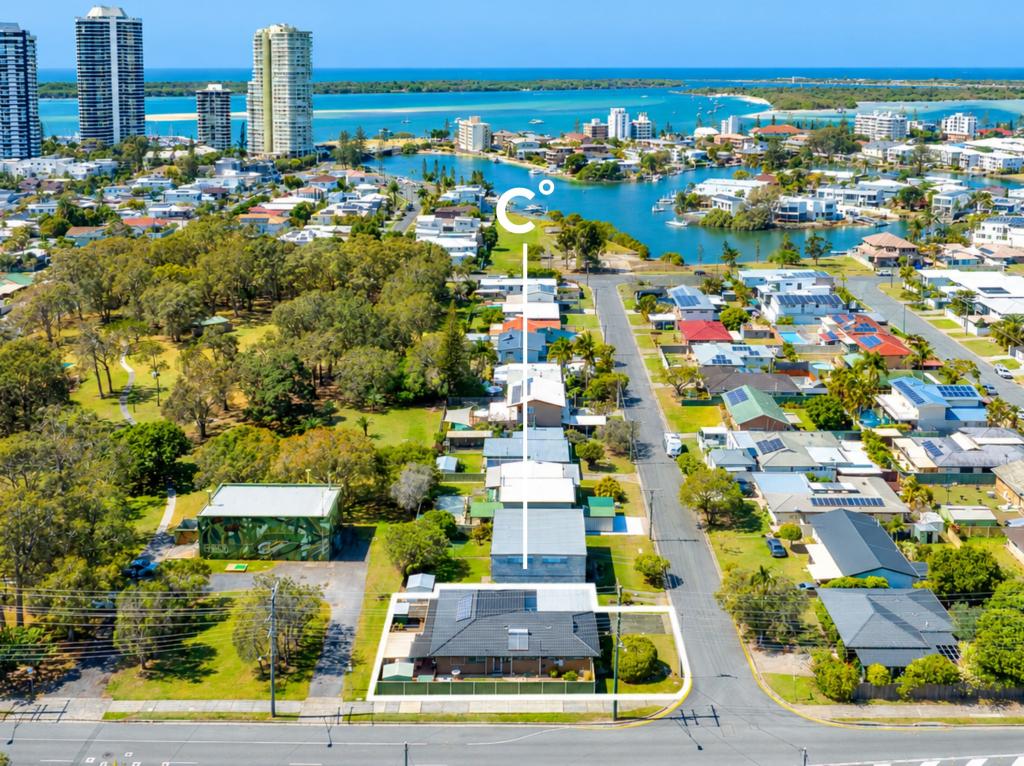 21 Saint Nicholas St, Runaway Bay, QLD 4216