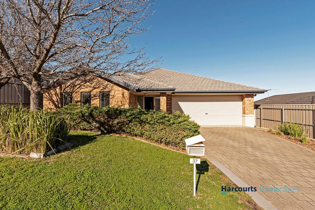 37 Manchester Cct, Craigmore, SA 5114