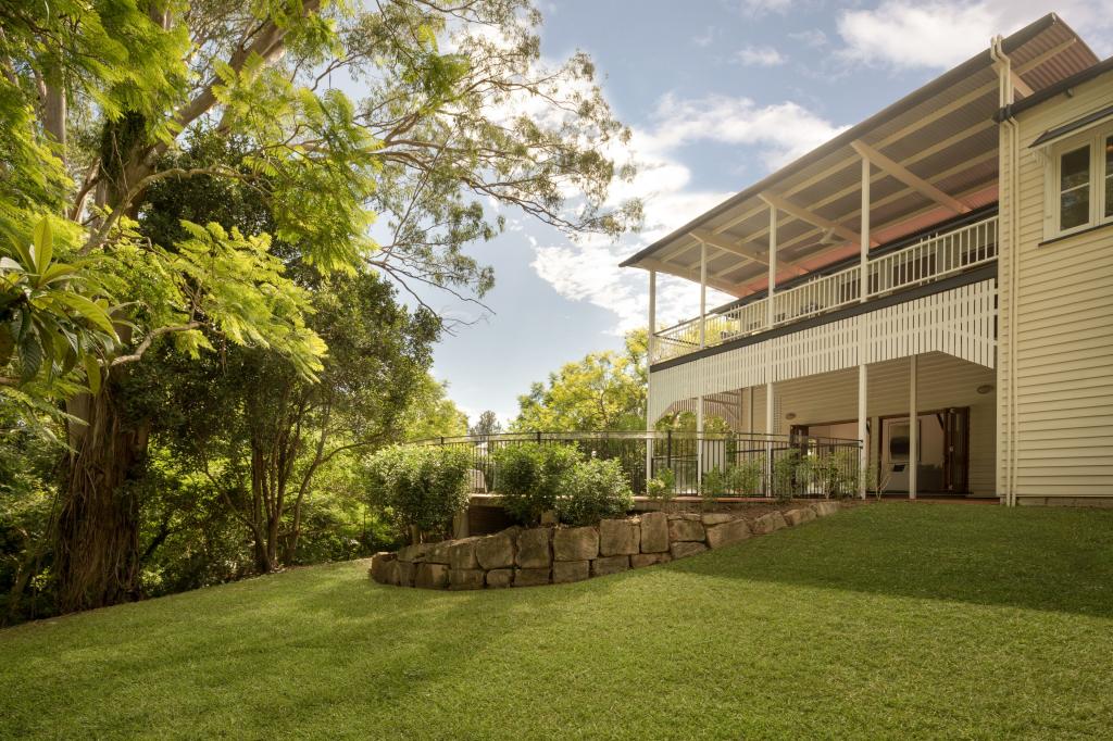 133 Simpsons Rd, Bardon, QLD 4065