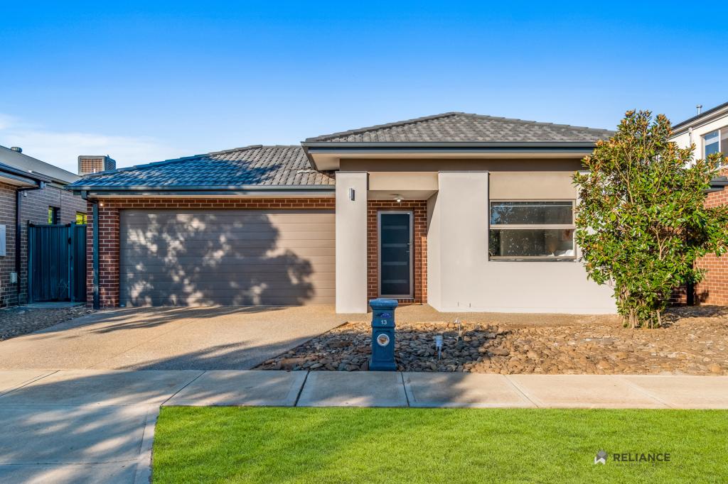 13 Rushton Ave, Strathtulloh, VIC 3338
