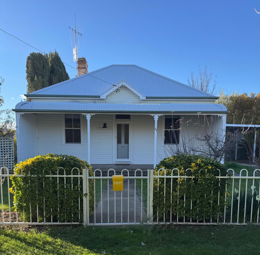39 QUEEN ST, BOOROWA, NSW 2586