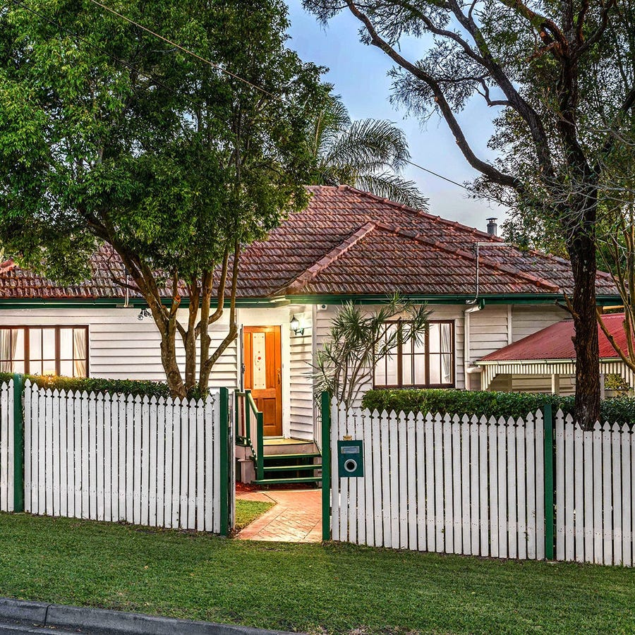 15 Navy St, Holland Park West, QLD 4121