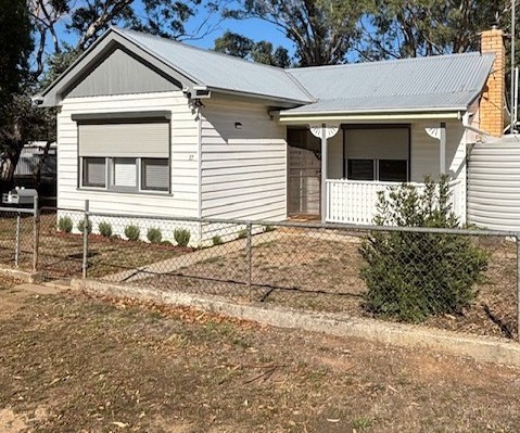 17 High St, Avoca, VIC 3467