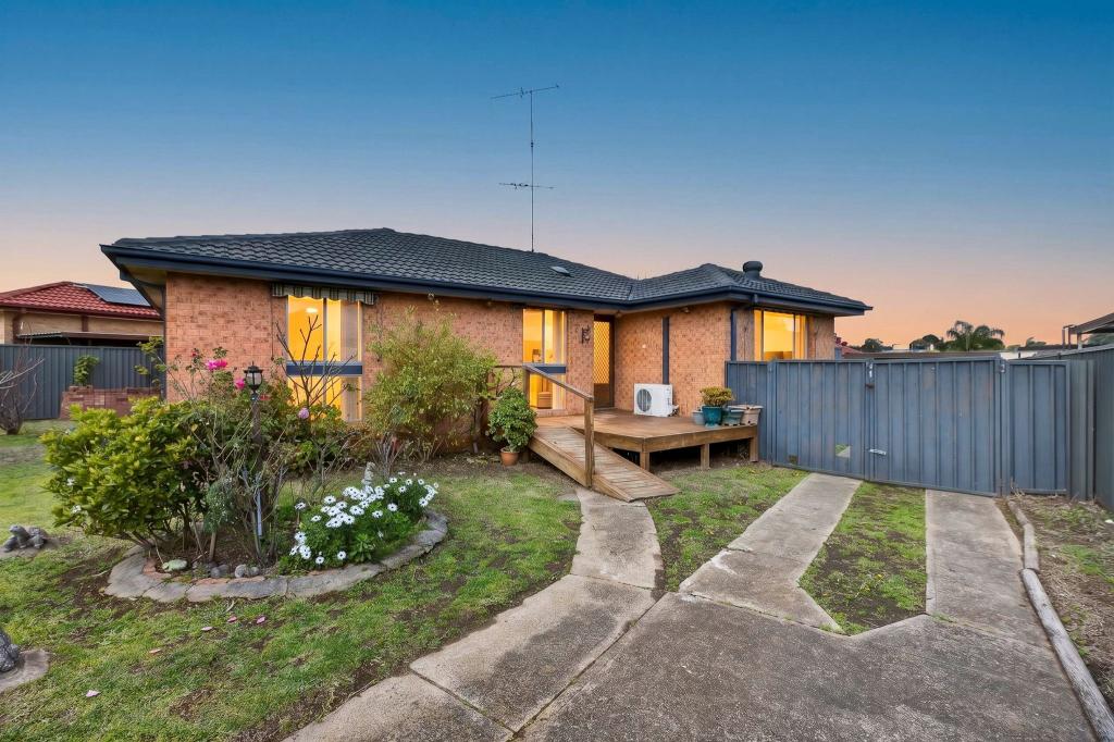 8 Pickett Ave, Minto, NSW 2566