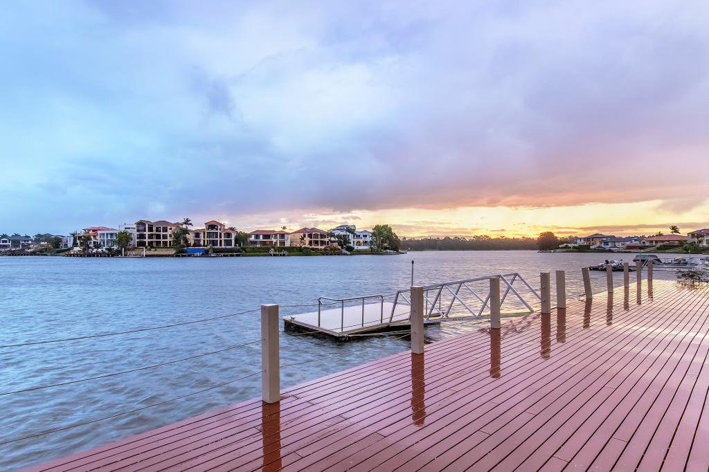 32 MONTEVIDEO DR, CLEAR ISLAND WATERS, QLD 4226