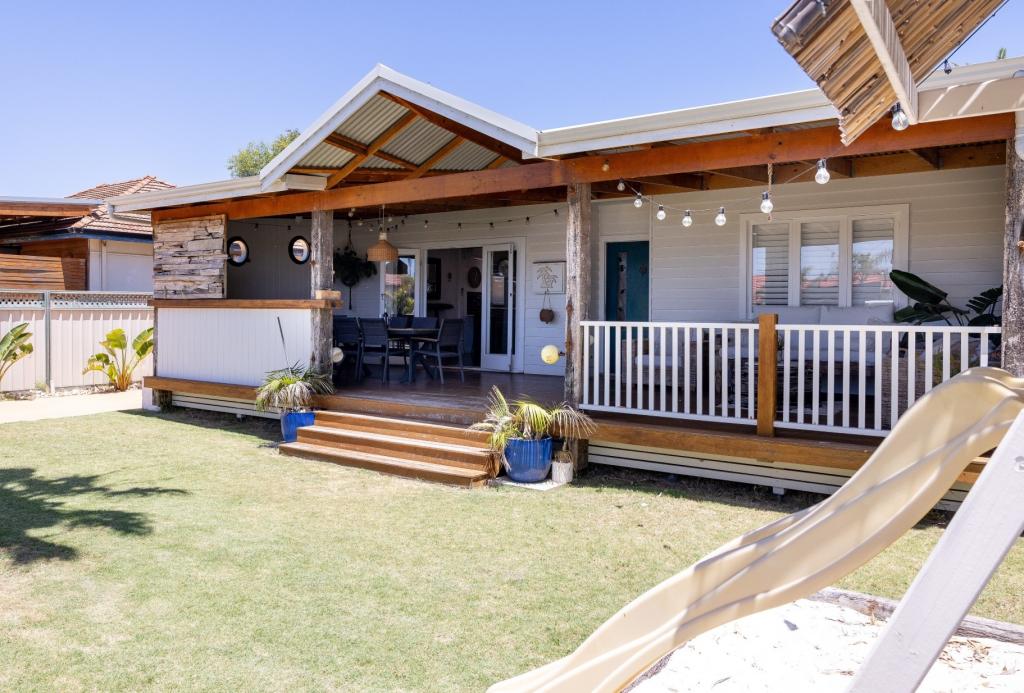 10 Whitfield St, Beachlands, WA 6530