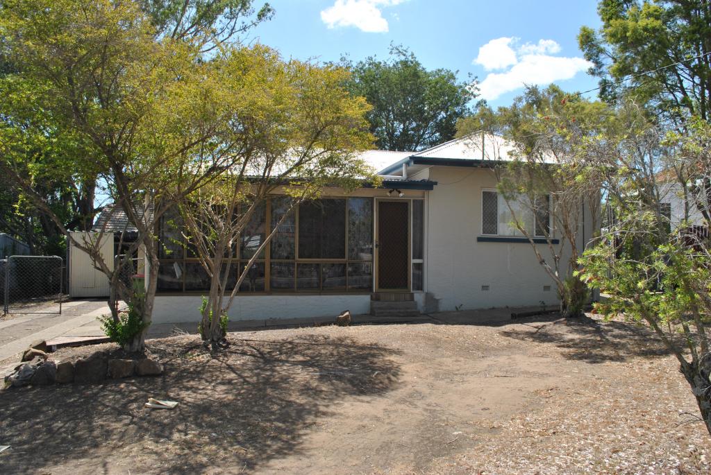 12 Chermside Rd, Eastern Heights, QLD 4305