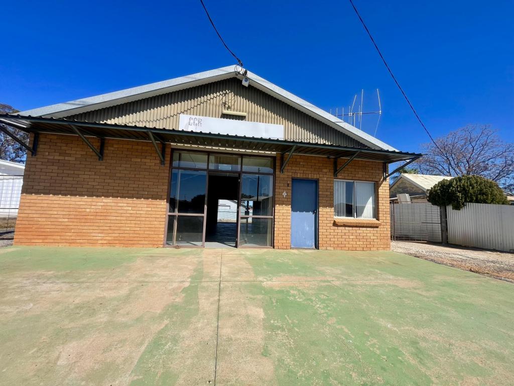 4 Molineaux St, Cobar, NSW 2835