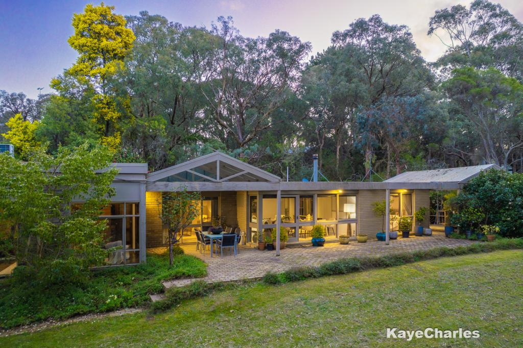 32 Burton Rd, Beaconsfield Upper, VIC 3808