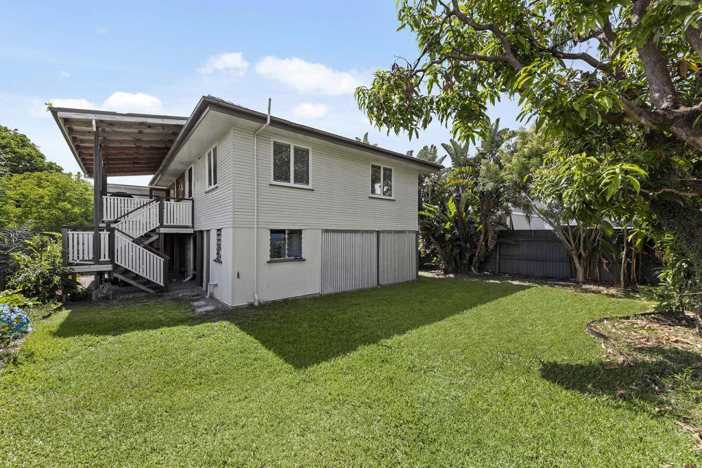 11 Almora St, Wooloowin, QLD 4030