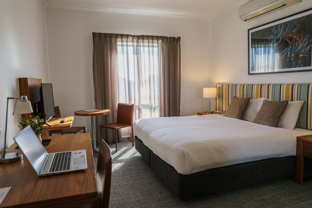 4 Moran St, Whyalla Norrie, SA 5608