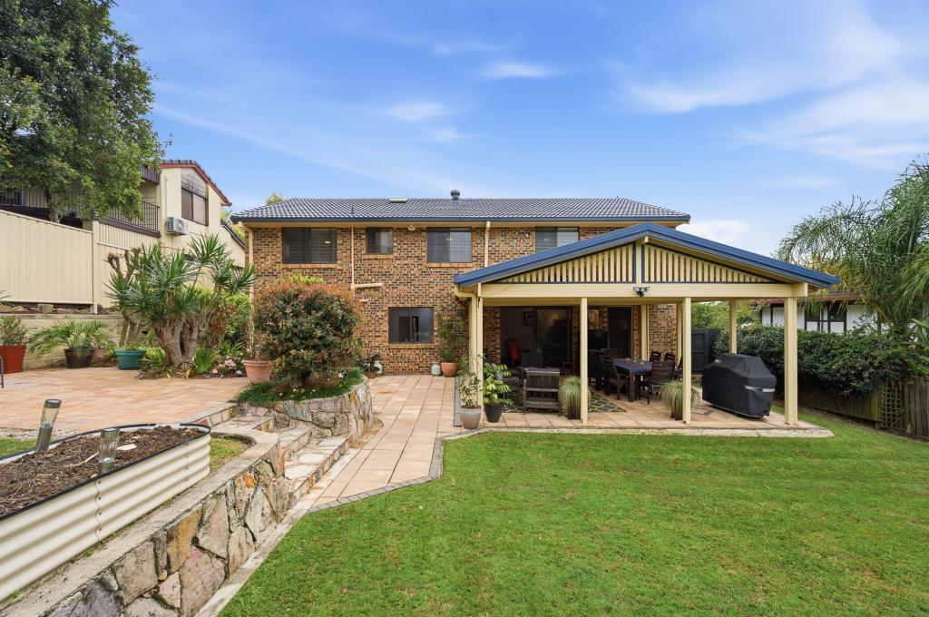 10 Loren St, Stafford Heights, QLD 4053