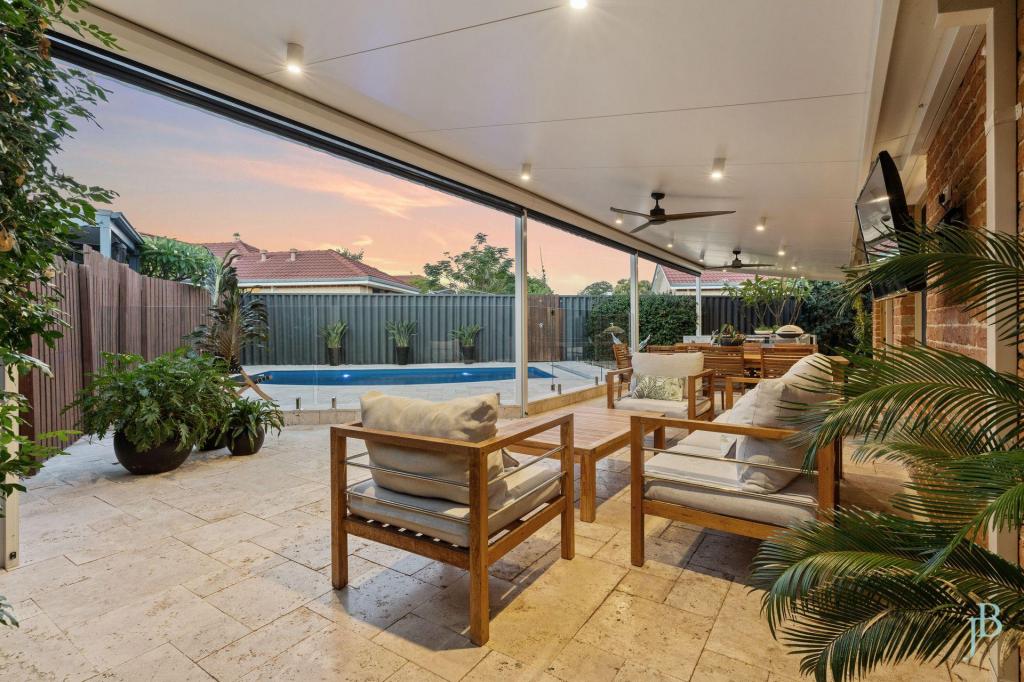 18 Cornish Cres, Manning, WA 6152